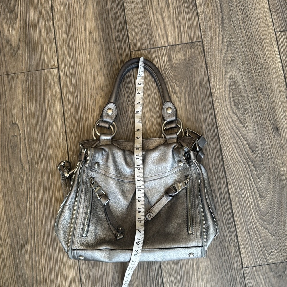 Vintage metallic silver B. Makowsky bag with optional shoulder strap w/ zippers - Picture 13 of 15